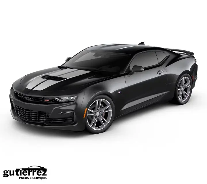 Introdução à Escolha do Pneu Certo para o Chevrolet Camaro 1 imagem se refere a um chevrolet camaro na cor preta
